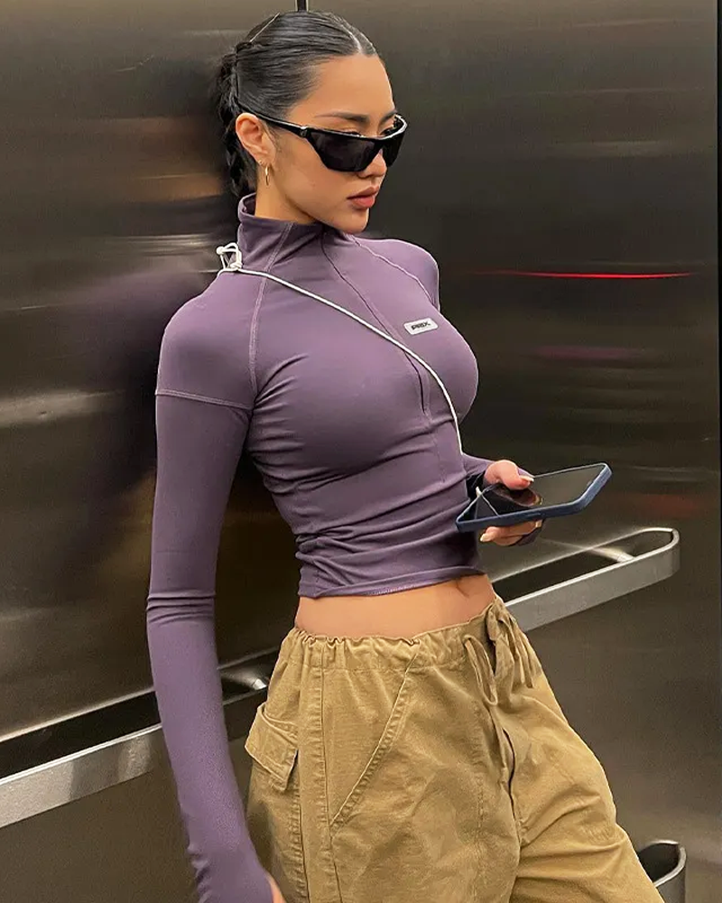 OFFSEAL Zip-Up Crop Top